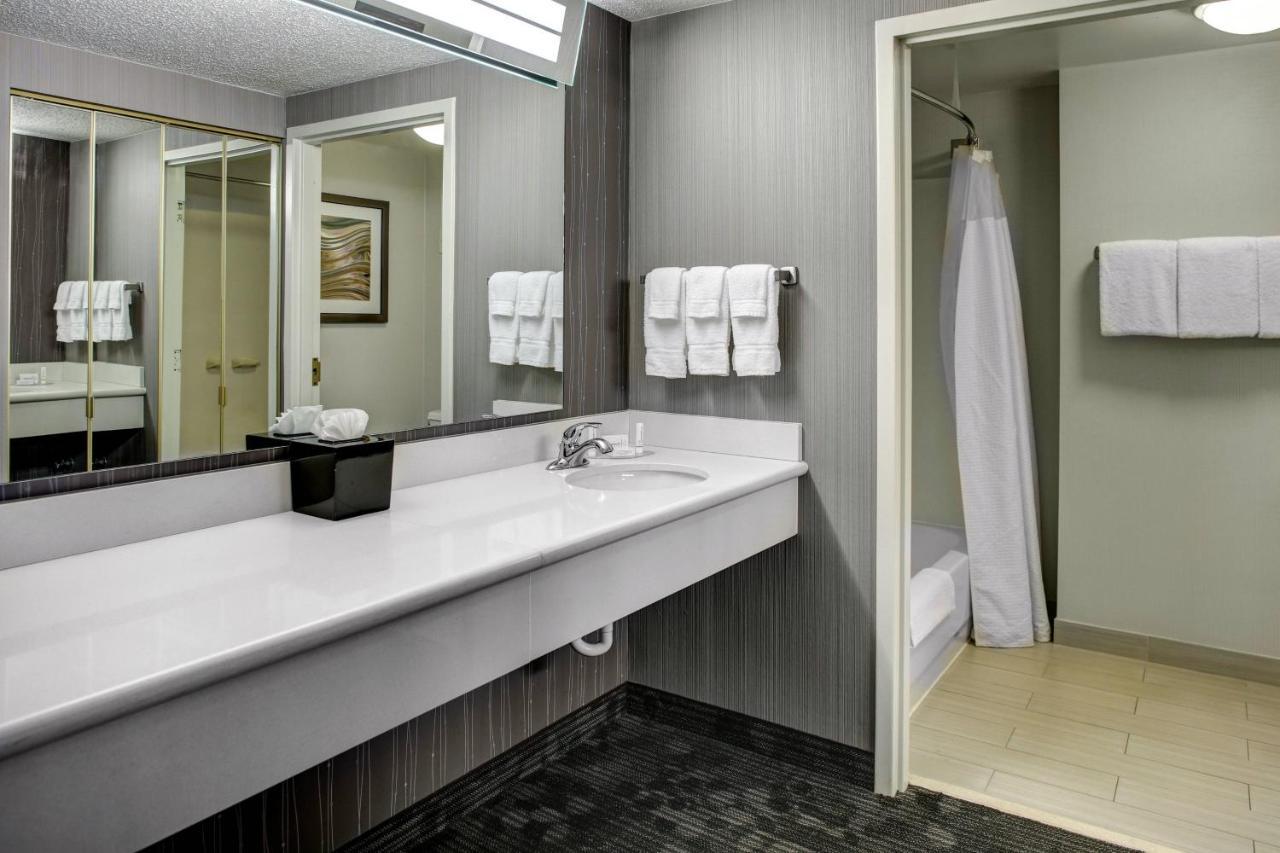 Courtyard By Marriott Cleveland Westlake Exterior photo