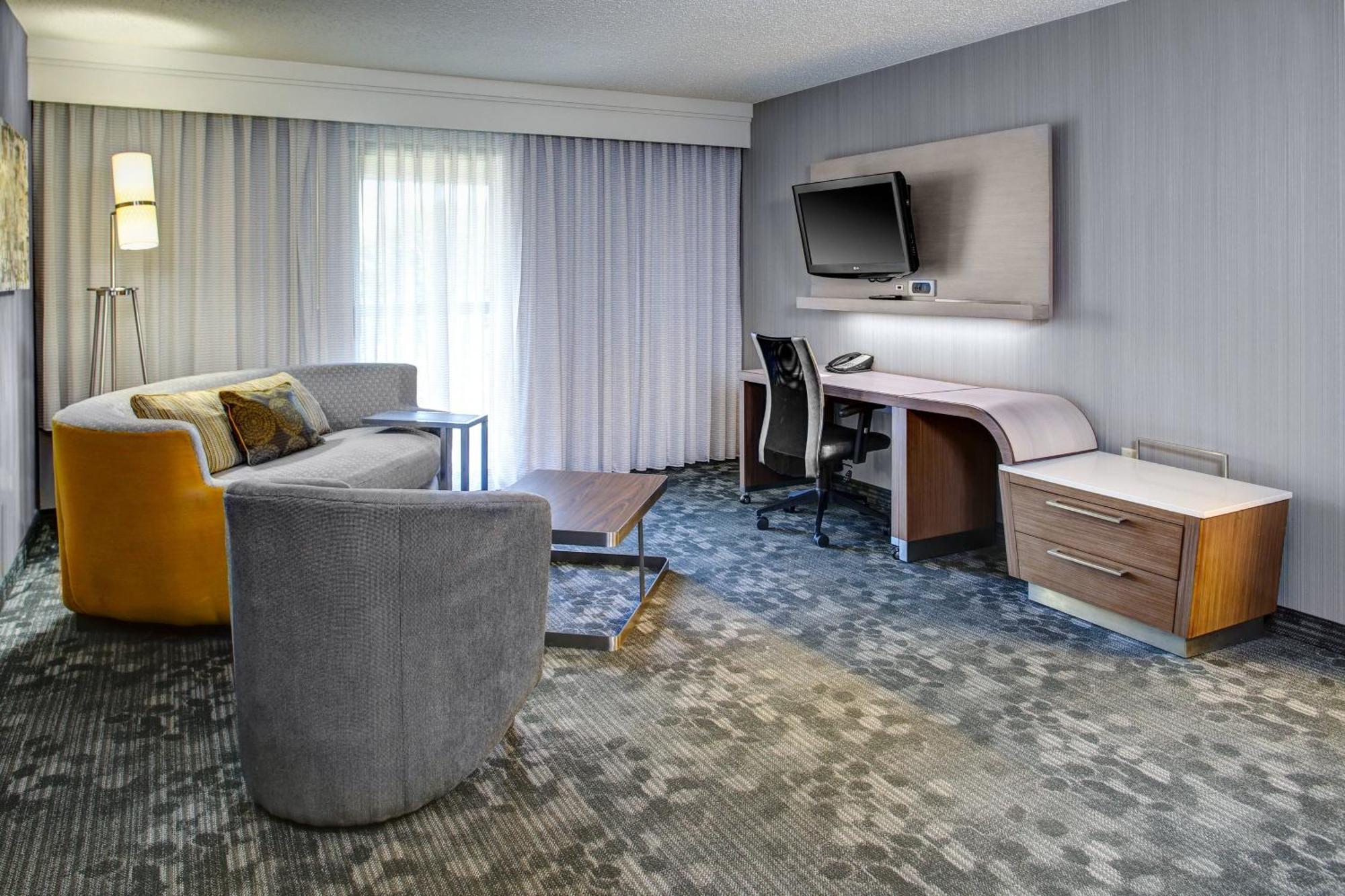 Courtyard By Marriott Cleveland Westlake Exterior photo